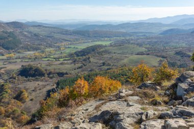 Bulgaristan 'ın Kardzhali Bölgesi, Perperikon antik Trakya kentinin sonbahar manzarası