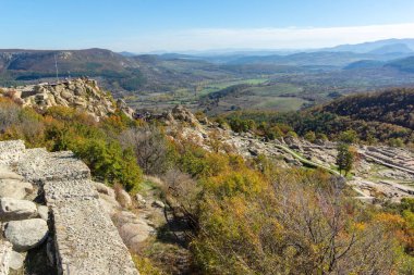 Bulgaristan 'ın Kardzhali Bölgesi, Perperikon antik Trakya kentinin sonbahar manzarası