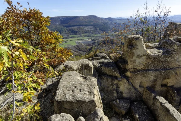 Bulgaristan 'ın Kardzhali Bölgesi, Perperikon antik Trakya kentinin sonbahar manzarası