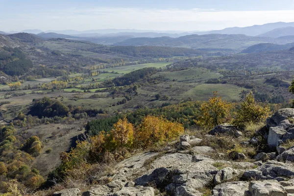 Bulgaristan 'ın Kardzhali Bölgesi, Perperikon antik Trakya kentinin sonbahar manzarası