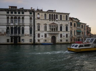 VENICE, İtalya - 05 Aralık 2024: Venedik, Veneto Bölgesi, İtalya 'nın Eski Kenti Panorama