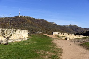 Belogradchik Kayalıkları, Vidin Bölgesi, Bulgaristan 'ın İnanılmaz Sonbahar Manzarası