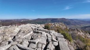 Bulgaristan 'ın Kardzhali Bölgesi, Perperikon antik Trakya kentinin sonbahar manzarası