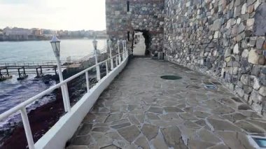 Bulgaristan 'ın Burgaz Bölgesi Sozopol kıyı şeridinin gün batımı manzarası