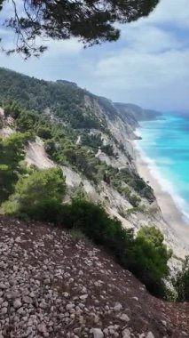 Yunanistan 'ın İyon Adaları' ndaki Egremni Sahili yakınlarındaki Lefkada Sahili 'nin Muhteşem Panoraması