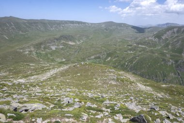 Bulgaristan 'ın Kalin zirvesi yakınlarındaki Rila Dağı' nın İnanılmaz Yaz Manzarası