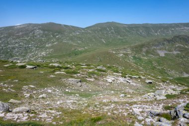 Bulgaristan 'ın Kalin zirvesi yakınlarındaki Rila Dağı' nın İnanılmaz Yaz Manzarası