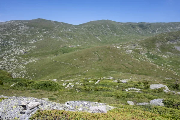 Bulgaristan 'ın Kalin zirvesi yakınlarındaki Rila Dağı' nın İnanılmaz Yaz Manzarası