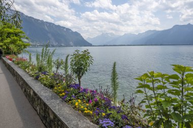 Montreux şehrinin yaz panoraması, Vaud Kantonu, İsviçre