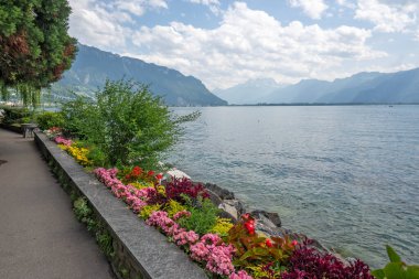 Montreux şehrinin yaz panoraması, Vaud Kantonu, İsviçre