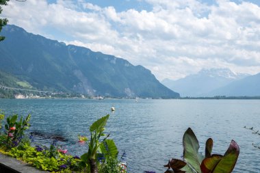 Montreux şehrinin yaz panoraması, Vaud Kantonu, İsviçre