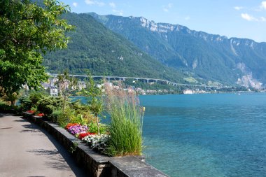 Montreux şehrinin yaz panoraması, Vaud Kantonu, İsviçre