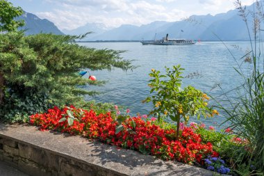 Montreux şehrinin yaz panoraması, Vaud Kantonu, İsviçre
