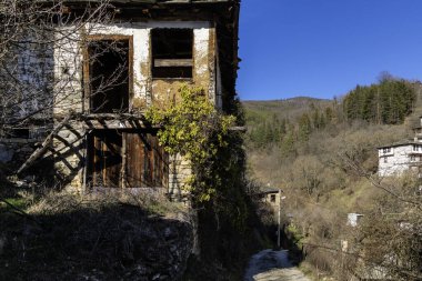 Otantik ondokuzuncu yüzyıl evleriyle Kosova Köyü Panoraması, Bulgaristan 'ın Filibe Bölgesi