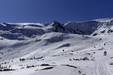 Bulgaristan 'ın Yedi Rila Gölü yakınlarındaki Rila Dağı' nın İnanılmaz Kış Panoraması