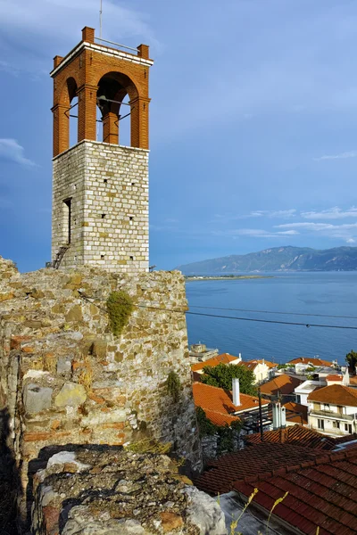 Torre del reloj en la ciudad de Nafpaktos — Foto de Stock