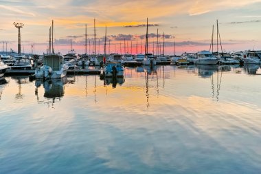 Bağlantı noktası Süzebolu şehir gün batımında