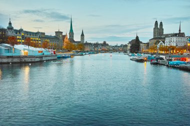 Panoramik Zürih ve Limmat Nehri
