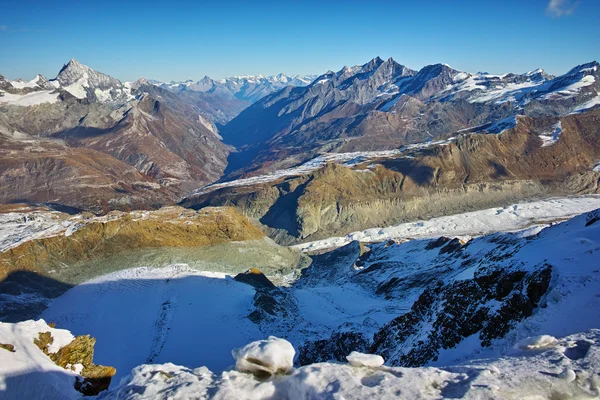 Panorama hacia la aldea de Zermatt, Alpes — Foto de Stock