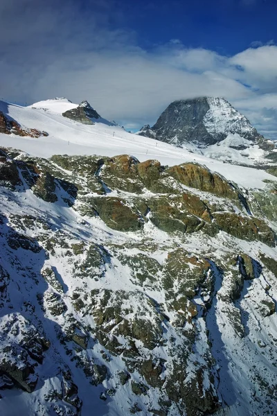 Matterhorns topp täckt av moln, Alperna — Stockfoto