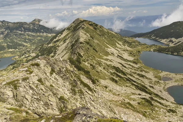 Amazibg Panorama över Kremenski sjöar och popovo lake från Dzhano topp — Stockfoto