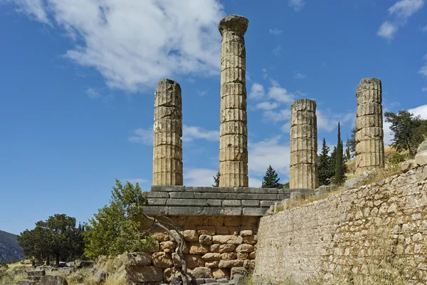 Le temple d'Apollon dans le site archéologique grec antique de Delphes — Photo