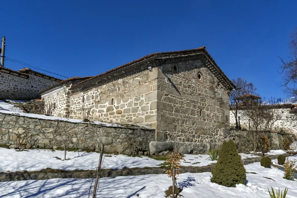 Středověký kostel svatého Theodora Tyron a St. Theodore Stratelates, vesnice Dobarsko — Stock fotografie