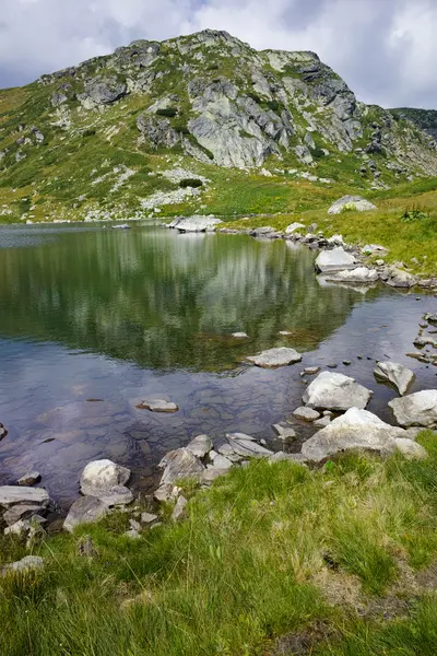 Vista incrível de The Trefoil, Rila Mountain, The Seven Rila Lakes — Fotografia de Stock