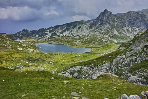 Paysage étonnant du lac Twin, les sept lacs Rila — Photo