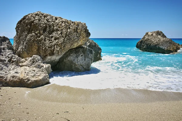 Blue waters of Megali Petra Beach, Lefkada — Zdjęcie stockowe