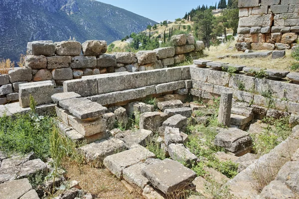 Ερείπια στην αρχαία ελληνική αρχαιολογικός χώρος των Δελφών — Φωτογραφία Αρχείου