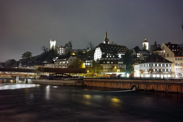 Night panorama Lucern és a Reuss-folyóra, Canton lucerna — Stock Fotó