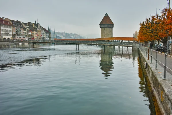 Ponte da Capela sobre o Rio Reuss, Lucerna — Fotografia de Stock