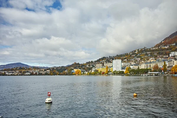 Panoramatický pohled Montereux a Ženevské jezero, kantonu Vaud — Stock fotografie