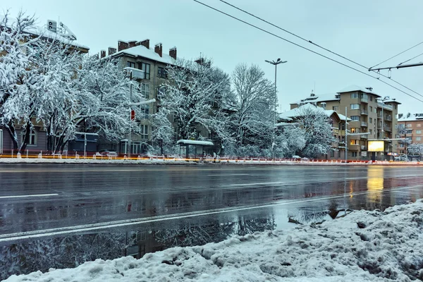 Crepúsculo na avenida Tsarigradsko Shosse, Sofia — Fotografia de Stock