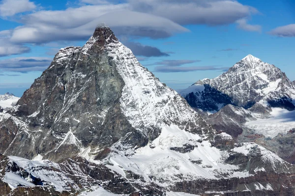 Mount Matterhorn Panoraması kış bulutlar, Valais Canton ile kaplı — Stok fotoğraf