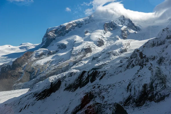 İsviçre Alpleri, Valais Canton asılı bulutlar — Stok fotoğraf