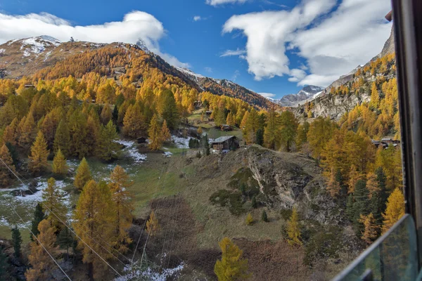 Niesamowite jesień panorama Alp szwajcarskich, Kanton Valais — Zdjęcie stockowe