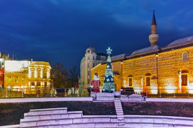 Dzhumaya Camii ve Filibe şehir merkezi Street gece fotoğrafı