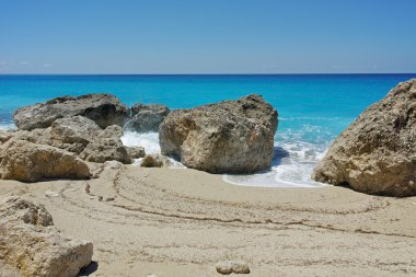 Megali Petra beach, Lefkada, Ionian Islands suya kayalarda