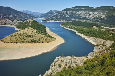 Şaşırtıcı görünümü Kırcaali rezervuar ve Arda Nehri
