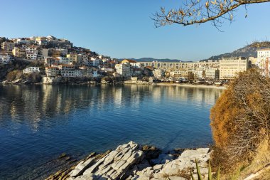 Su kemeri ve eski eski şehir Kavala, Yunanistan inanılmaz görünümünü