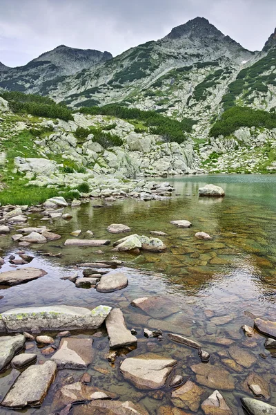 Danau Samodivski di hari berawan, Bulgaria — Stok Foto