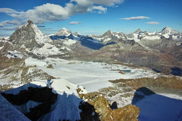 Mount Matterhorn, Alpler etrafında şaşırtıcı kış peyzaj — Stok fotoğraf