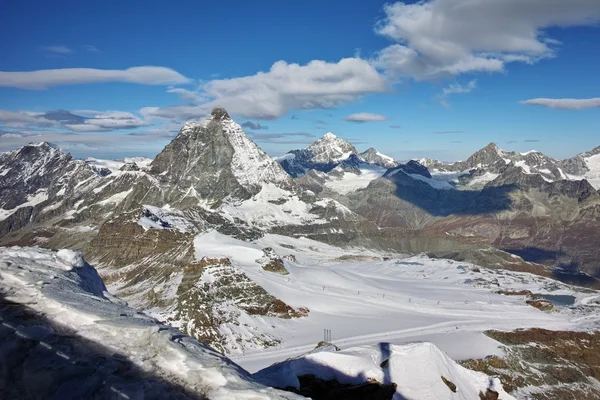 Mount Matterhorn, Alpler etrafında şaşırtıcı kış peyzaj — Stok fotoğraf