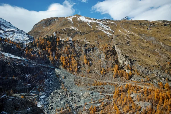 Increíble vista otoñal de los Alpes Suizos, Cantón del Valais — Foto de Stock