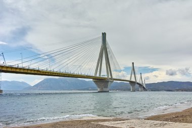 Rio ve Antirrio, Patra arasında kablo köprü