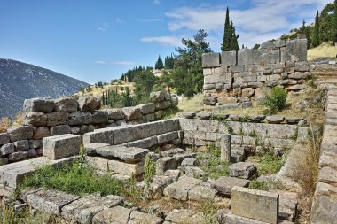 Antik Yunan arkeolojik Delphi panoramik manzaralı