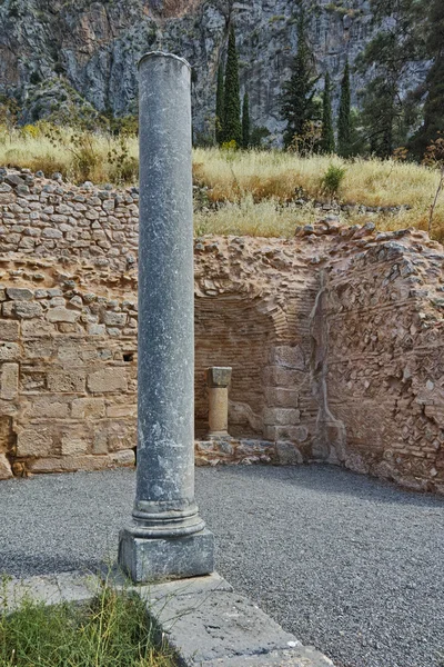 Ερείπια της αρχαίας ελληνικής αρχαιολογικός χώρος των Δελφών — Φωτογραφία Αρχείου