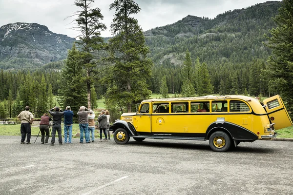 Żółty autobus Tour — Zdjęcie stockowe